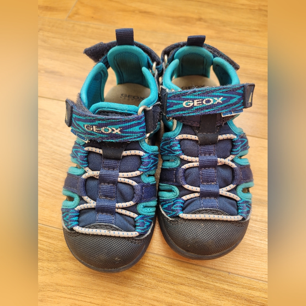 Geox kids closed toe sandles